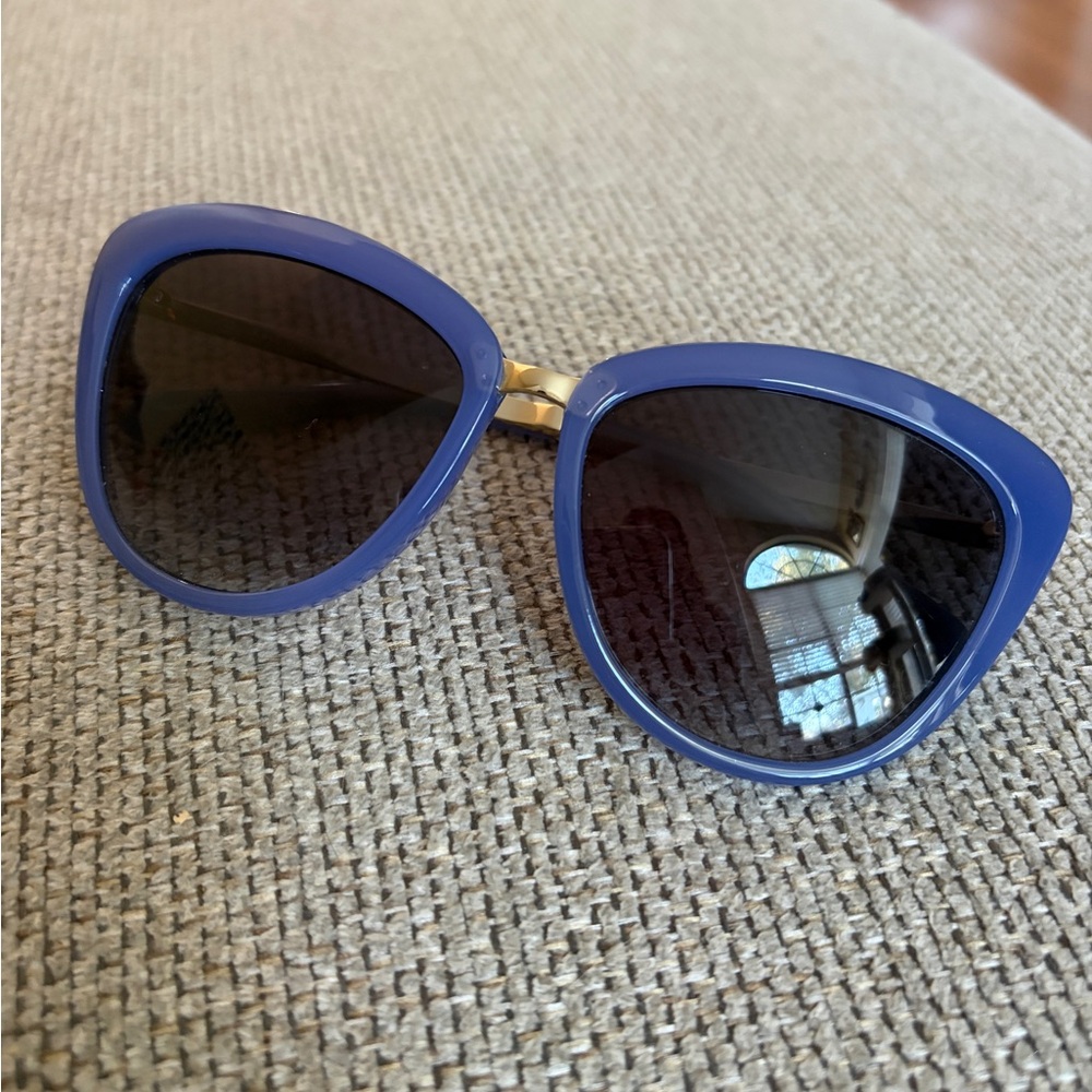 Chic Blue Cat-Eye Sunglasses